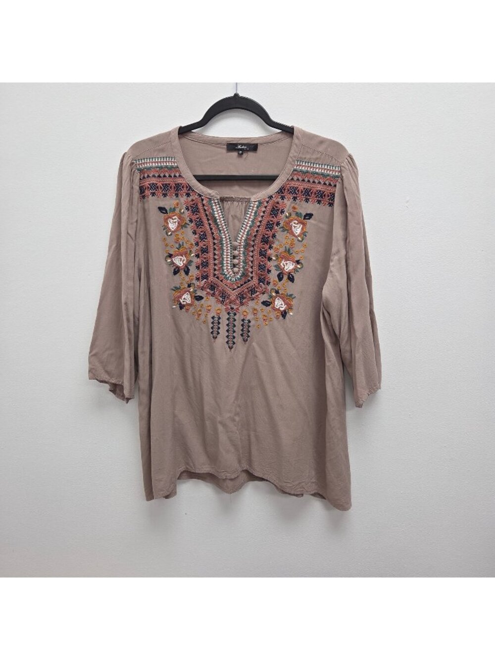 Andree By Unit Womens 1X Beige Embroidered Boho Tunic Top 3/4 Sleeve 2431